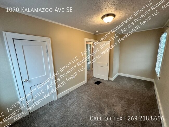 Building Photo - 1070 Kalamazoo Ave SE