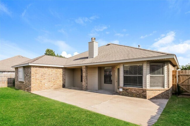 Building Photo - 2213 SW 137th Pl