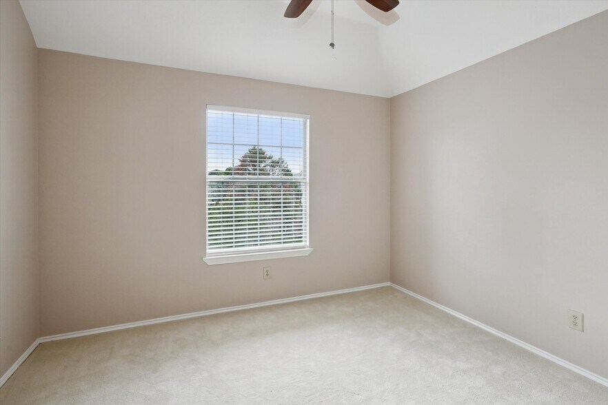 Building Photo - 7100 Amethyst Ln