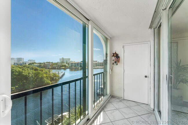 Building Photo - 1631 Riverview Rd