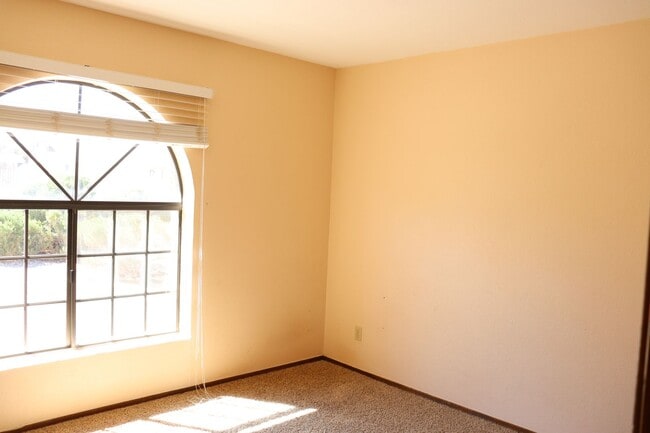 Building Photo - Country Club Estates Home