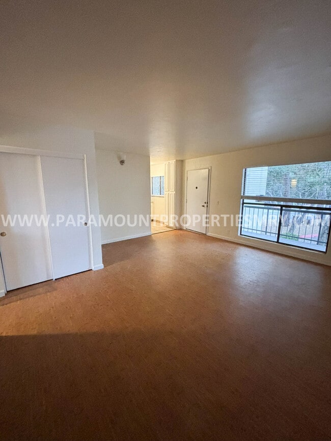 Building Photo - 500 Glenwood Cir