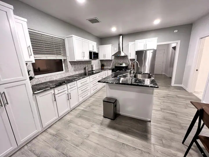 Building Photo - 3025 E Missouri Ave