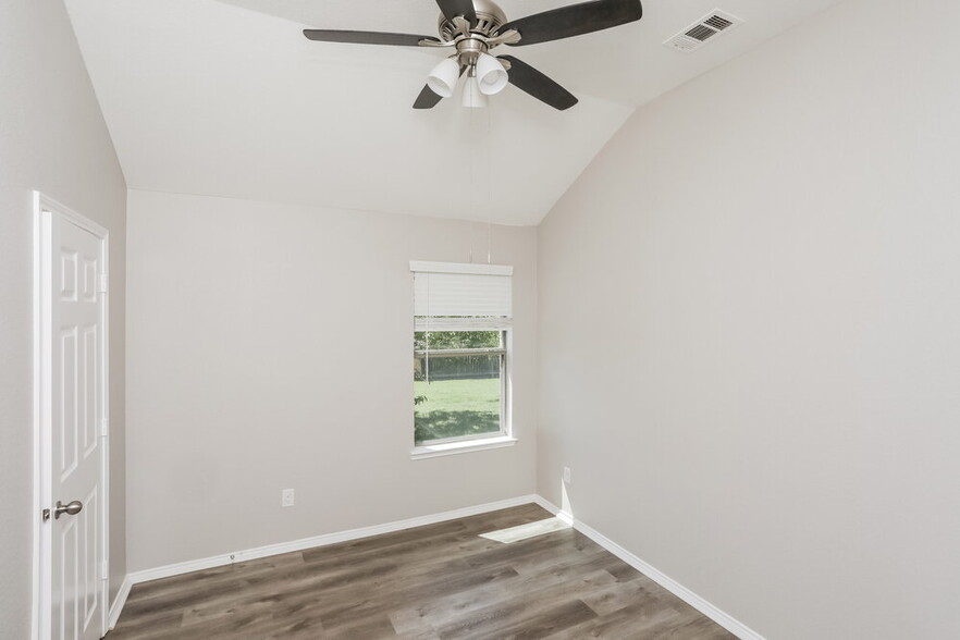 Building Photo - 9101 Prairie Hen Dr