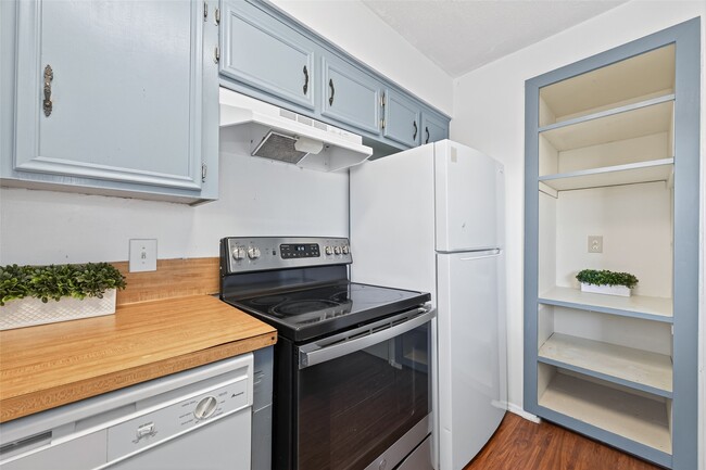 Building Photo - 7714 Renwick Dr
