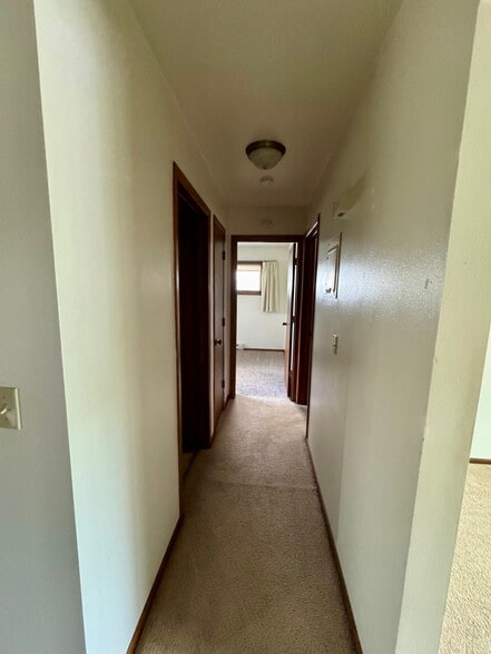 Hallwsy - 505 Kerry Dr