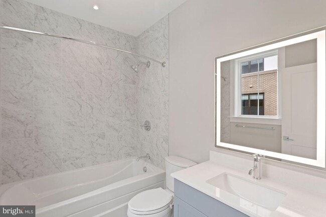 Building Photo - 203 Montgomery St