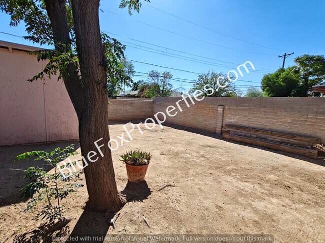 Building Photo - 5952 E 25th St