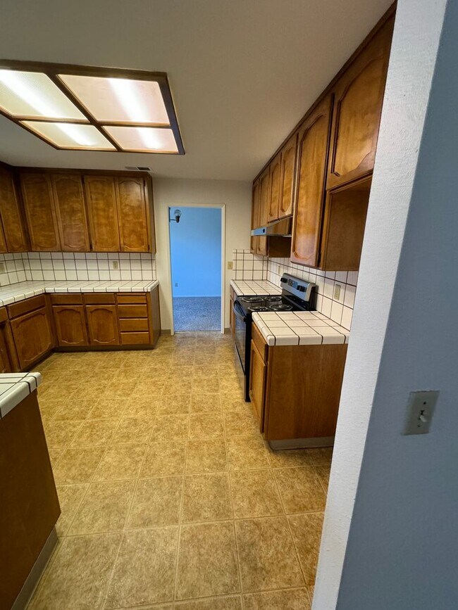 Building Photo - 1042 Awani Dr