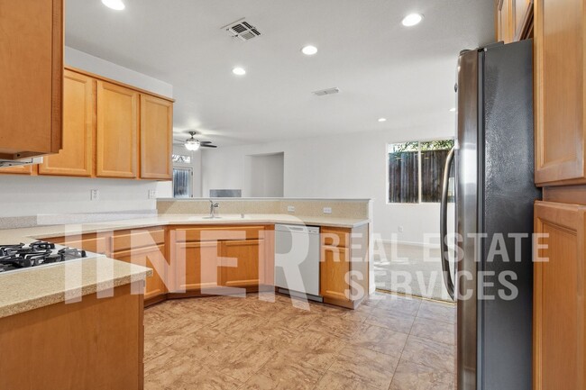 Building Photo - 7449 Thalia Ct