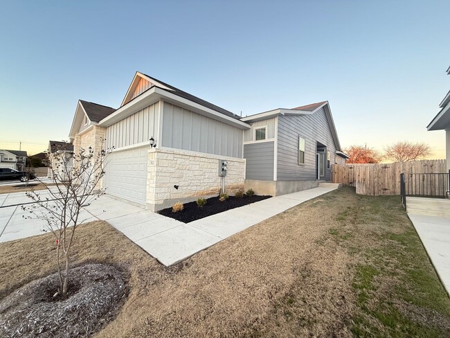 Building Photo - Lovely home in Cibolo!