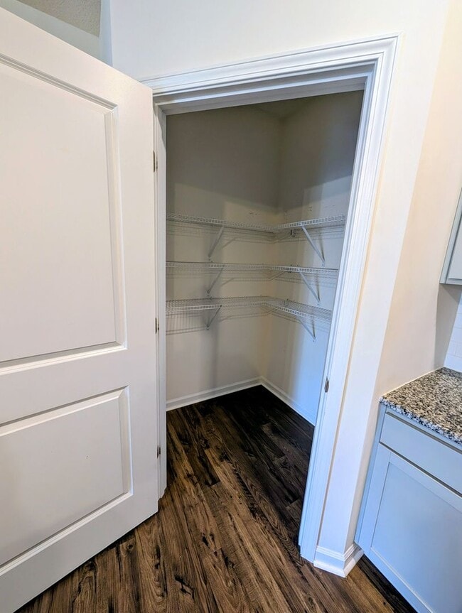 Building Photo - Great Home Available Now