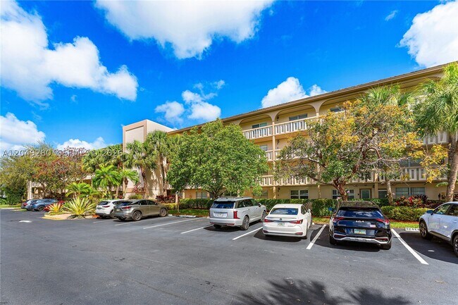 Building Photo - 4301 Martinique Cir