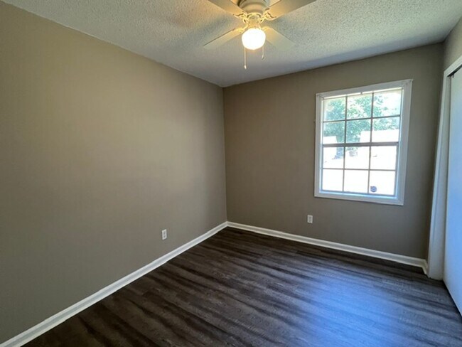 Building Photo - 7606 Rockingham Dr