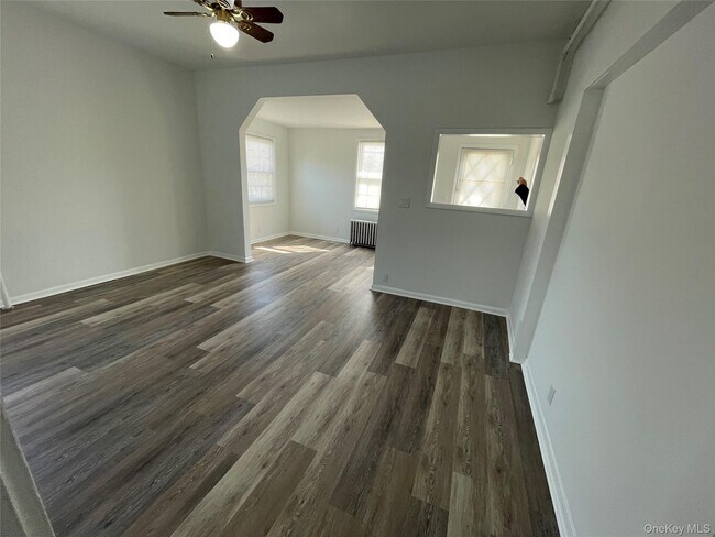 Building Photo - 502 W Nyack Rd