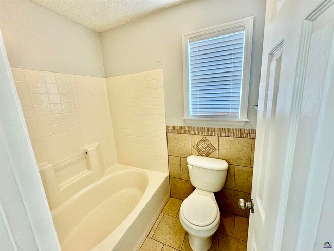 Building Photo - 308 Strawbridge Ln