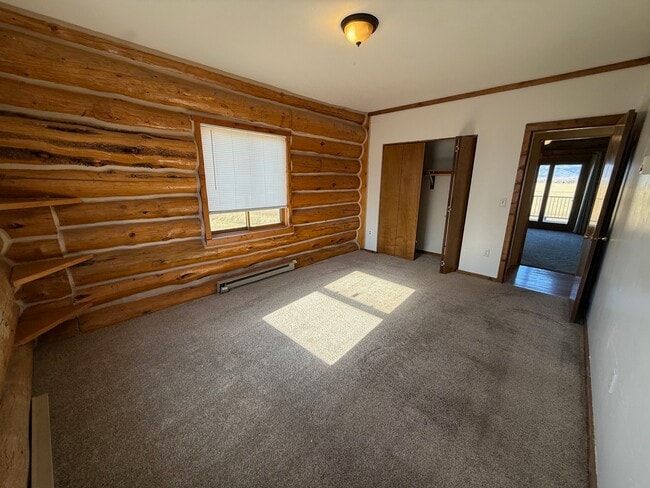 Building Photo - 545 Coulee Dr