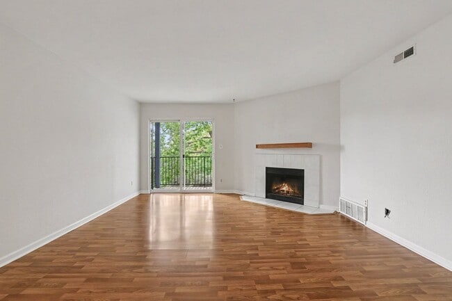 Building Photo - 13085 W Cedar Dr
