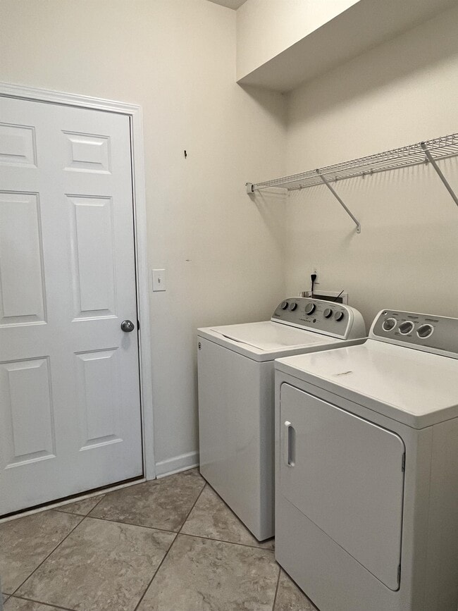 Building Photo - 8517 Loxton Cir