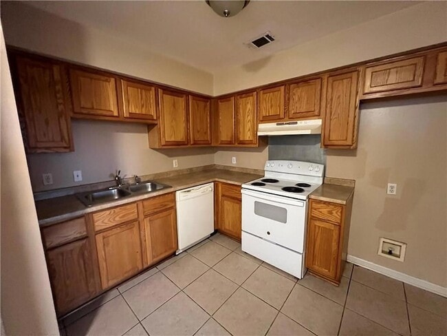 Building Photo - 3508 Pakenham Dr