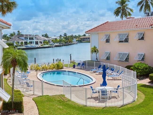 Primary Photo - 3070 Gulf Shore Blvd N