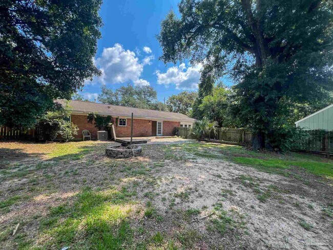 Building Photo - 2115 Summit Blvd