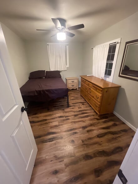 Building Photo - 4609 Elgin Ave