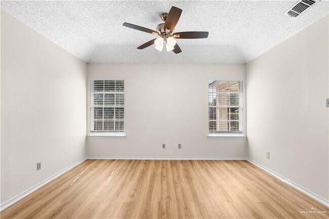 Building Photo - 17 Jonquil Ave