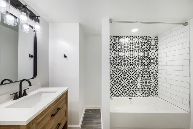 Building Photo - 6609 Fairdel Ave