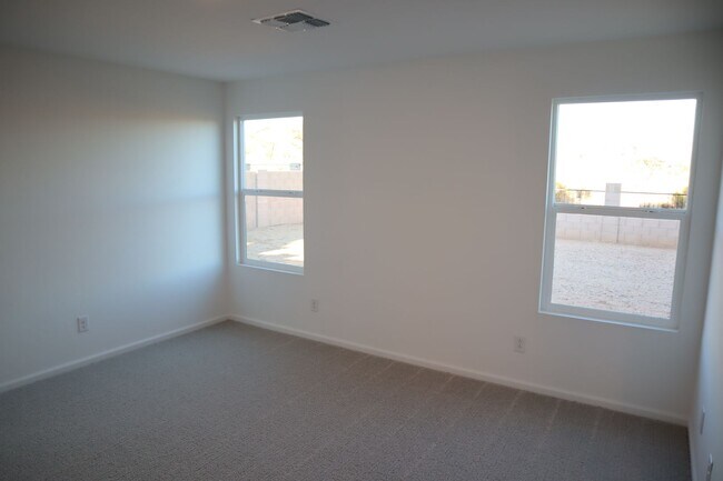 Building Photo - Great Home Great price!