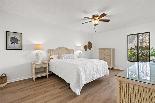 Building Photo - 5354 Myrtle Wood
