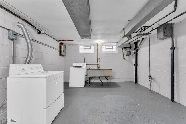 Building Photo - 4061 Verona Rd