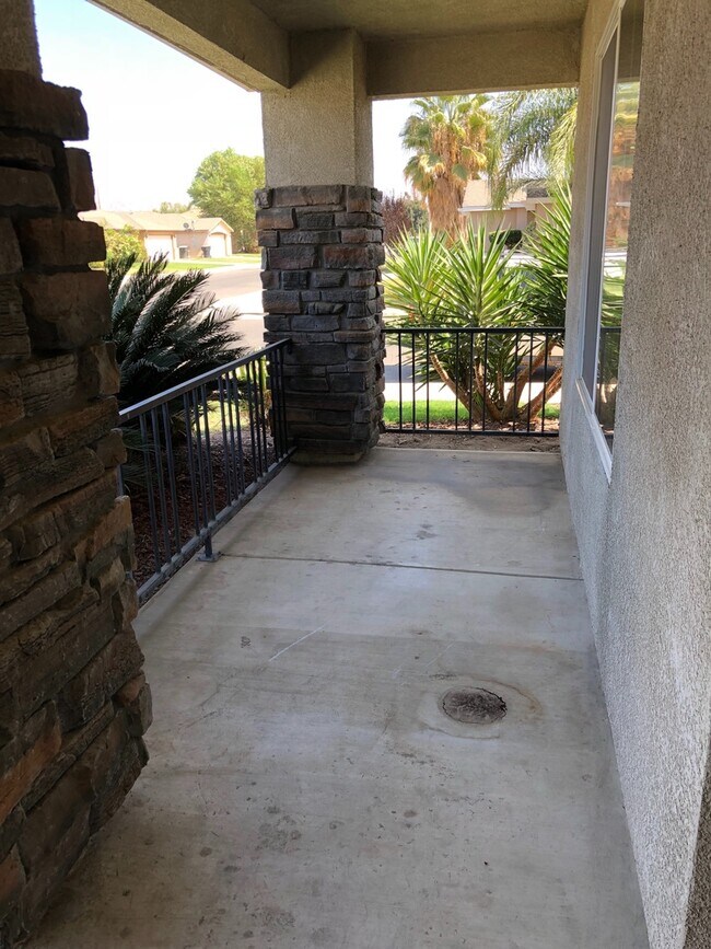 Building Photo - Immaculate 3 Bedroom, 2 Bath Home on Corner Lot