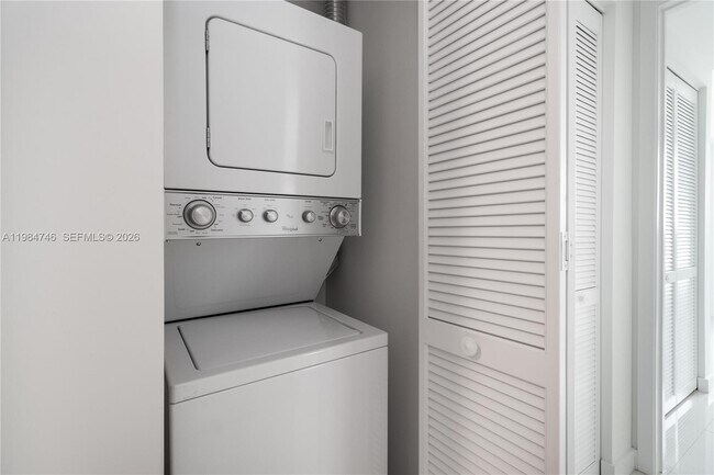 Building Photo - 7661 NW 107th Ave