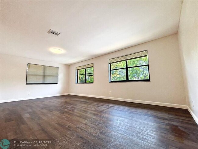 Building Photo - 4165 NW 114th Terrace