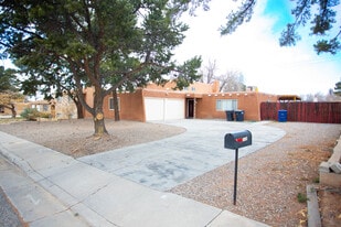 Building Photo - 9401 Las Calabazillas Rd NE