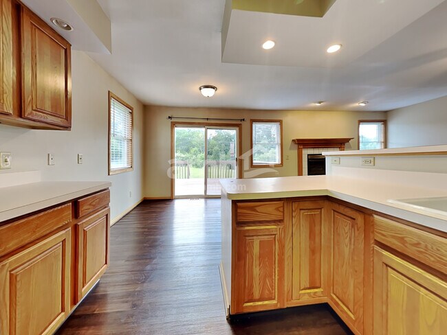 Building Photo - 71 Thornhill Dr