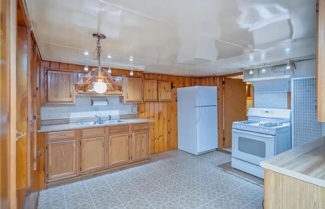 Building Photo - 2 Bedroom Apartment - Midtown Kingston