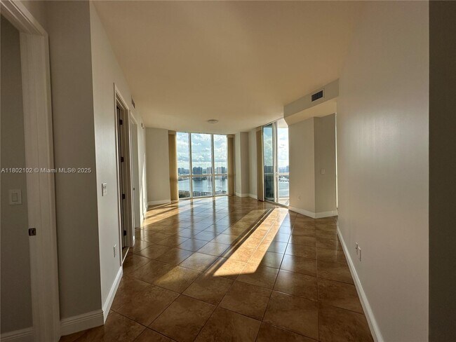 Building Photo - 18201 Collins Ave