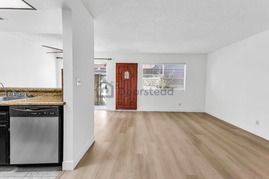 Building Photo - 15555 Nordhoff St