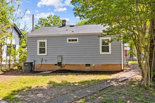 Building Photo - Beautiful 2 bedroom, 1 bath home near Downtown Durham, High-end Finishes and fenced-in backyard!