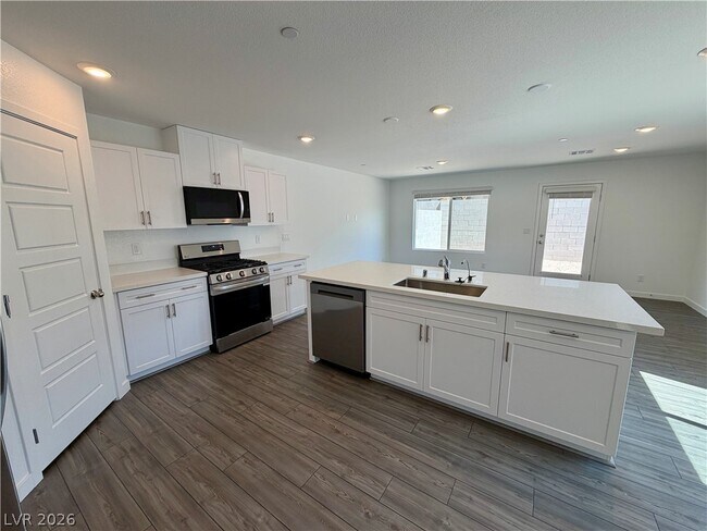 Building Photo - 4234 Vivenda St