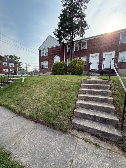 Primary Photo - 5602 Midwood Ave
