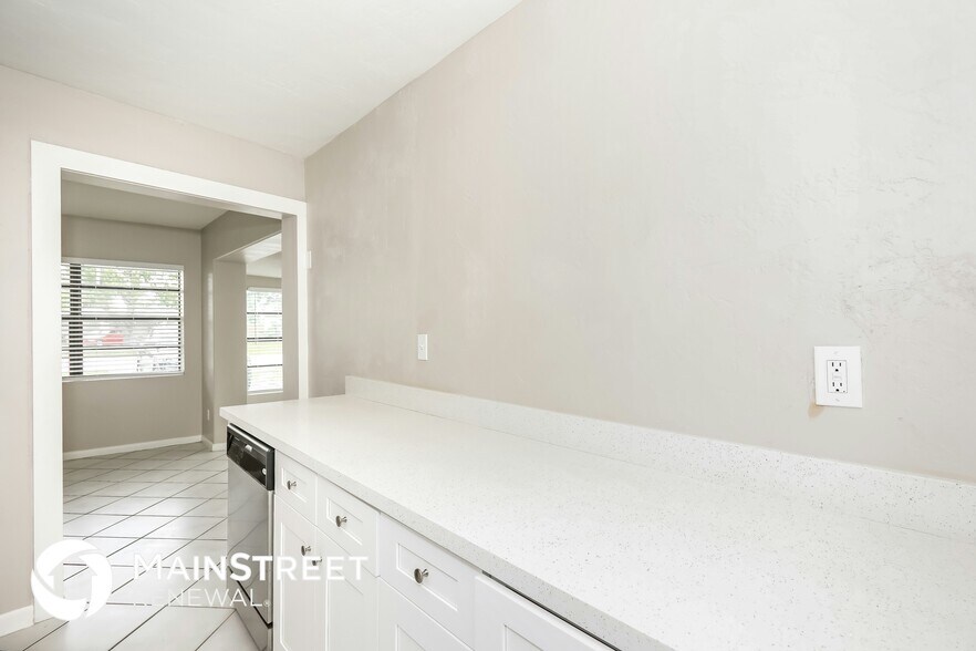 Building Photo - 1367 NE 27th St