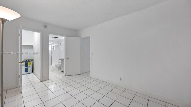 Building Photo - 400 SE 31st St