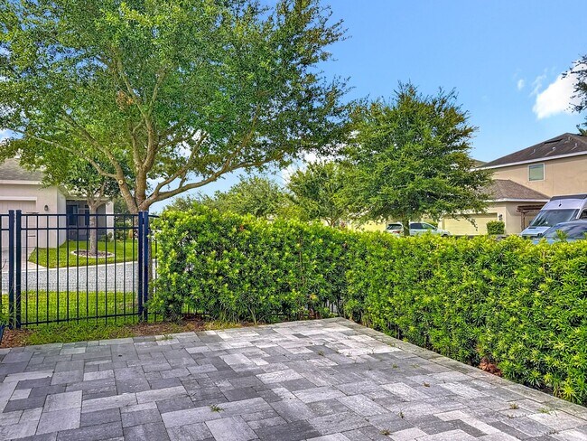 Building Photo - FURNISHED 4 Bedroom House + Office + Home ...