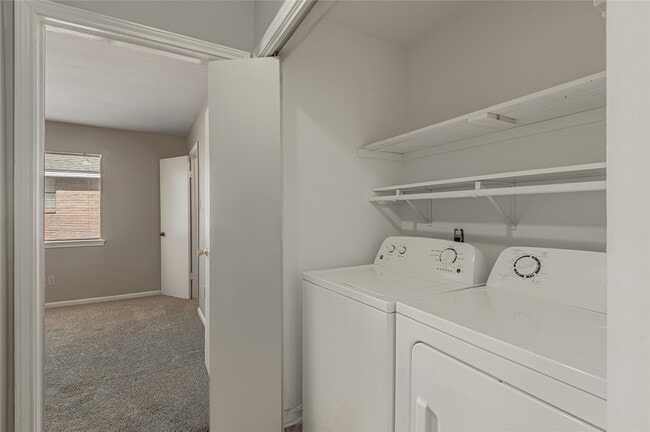 Building Photo - 2404 Sycamore Ave