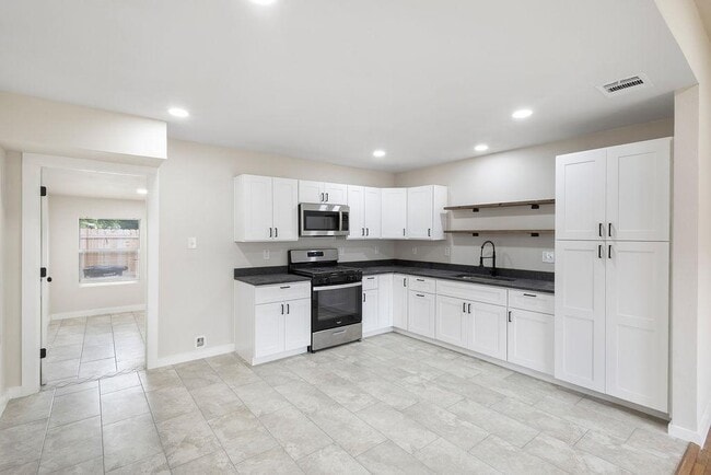Building Photo - 306 Westmoreland Dr