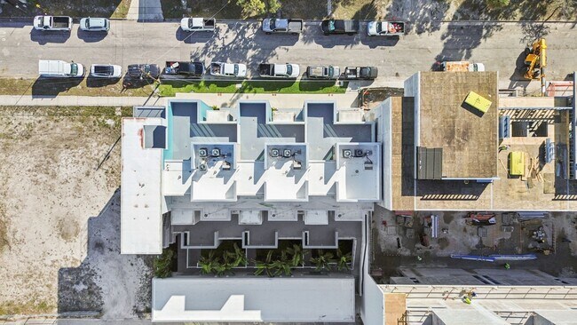 Building Photo - 1343 4th St