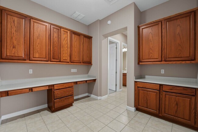 Building Photo - Welcome to this inviting Phoenix Rental - Available!
